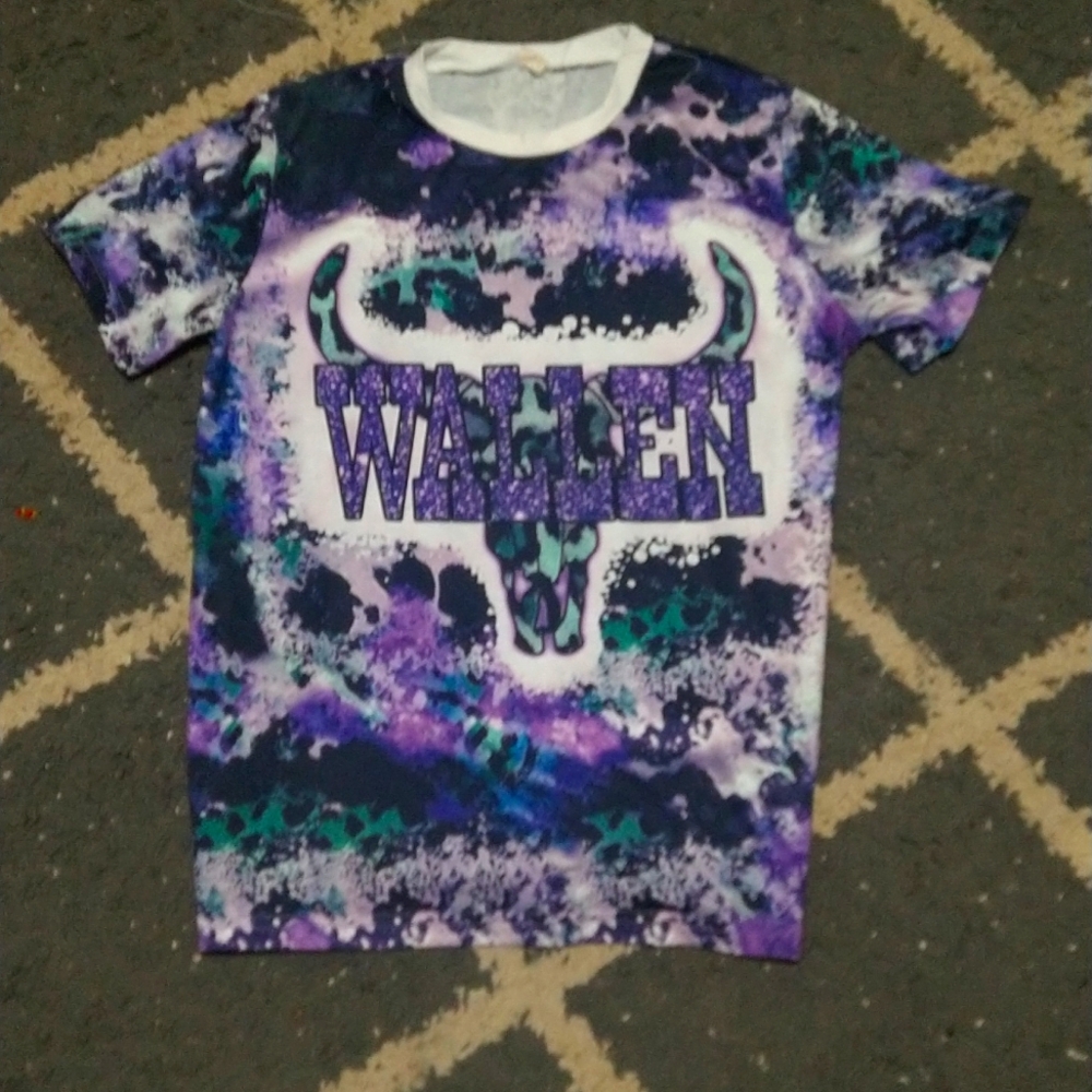 A tee shirt